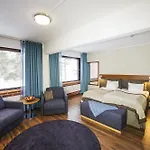 Petaeys 4*